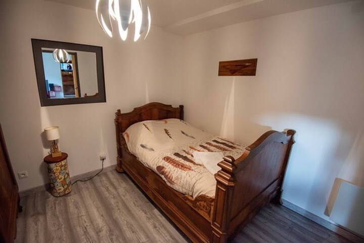 Small extra bedroom, with a 120 bed, without opening to the outside