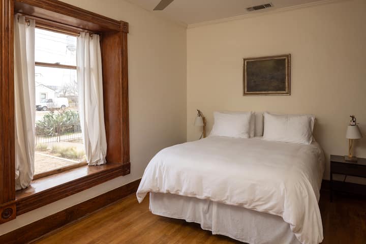 Საძინებელი 1, საწოლი 152 × 203 სმ