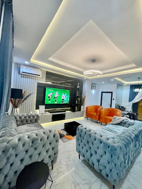 Luxury 4Bed - own swimming pool, PS5, Snooker, Gym