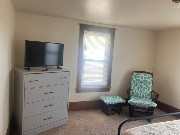 Kitanda aina ya Master bedroom queen