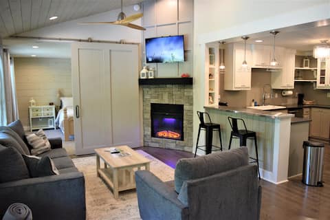 Cozy Farmhouse, near Lynchburg and Fayetteville