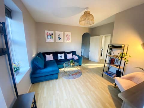 Popular Airbnb listing: City Centre Riverside Apartment in Winchester City