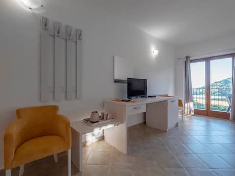 Successful Airbnb property: Family Retreat Bozovic- Quadruple room in Dubovica