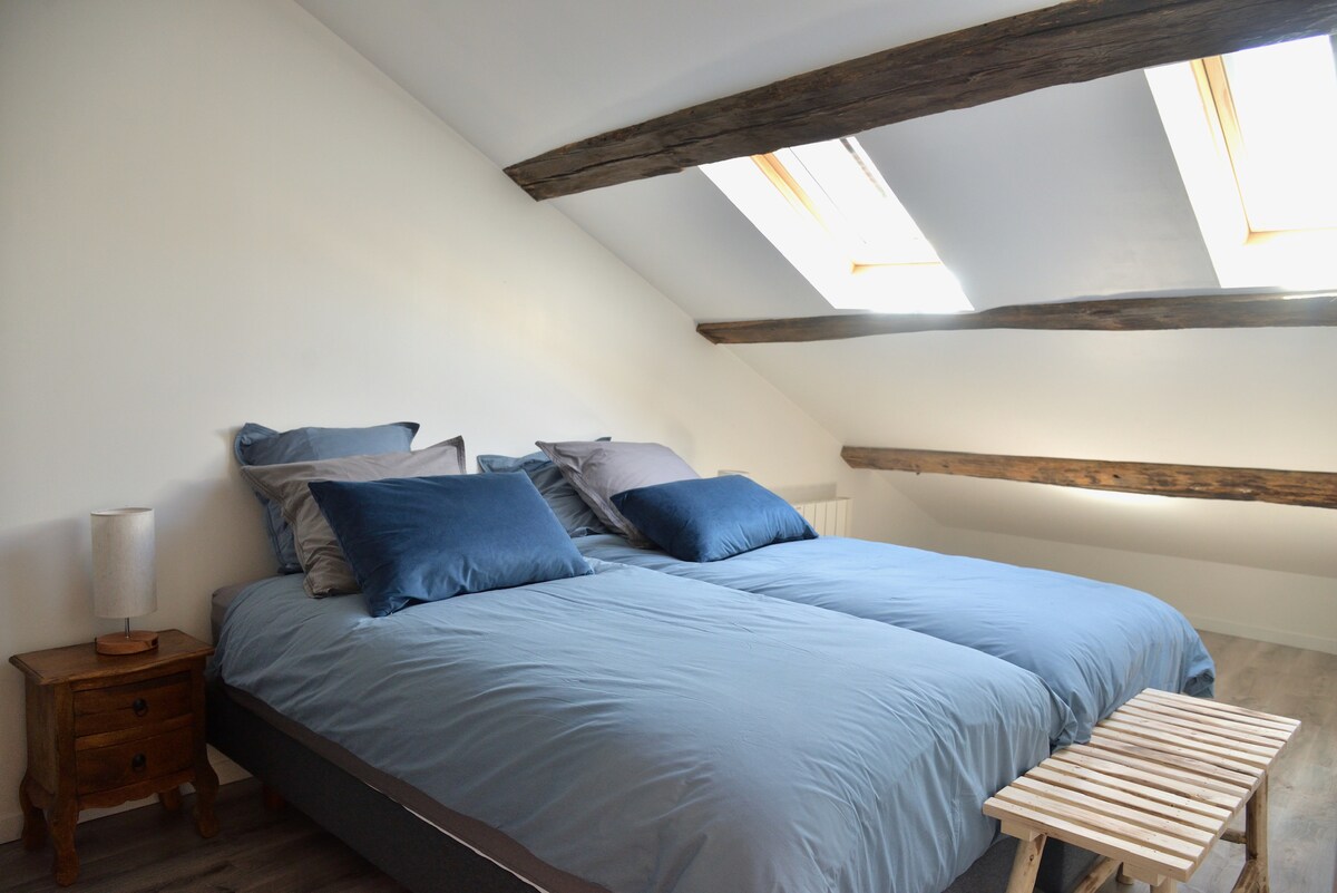 חדר שינה 3 (קומה 2) 
2 מיטות יחיד (90x200) 
