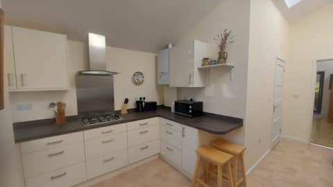 Top performing Airbnb: Bright, comfortable studio flat in Great Shelford