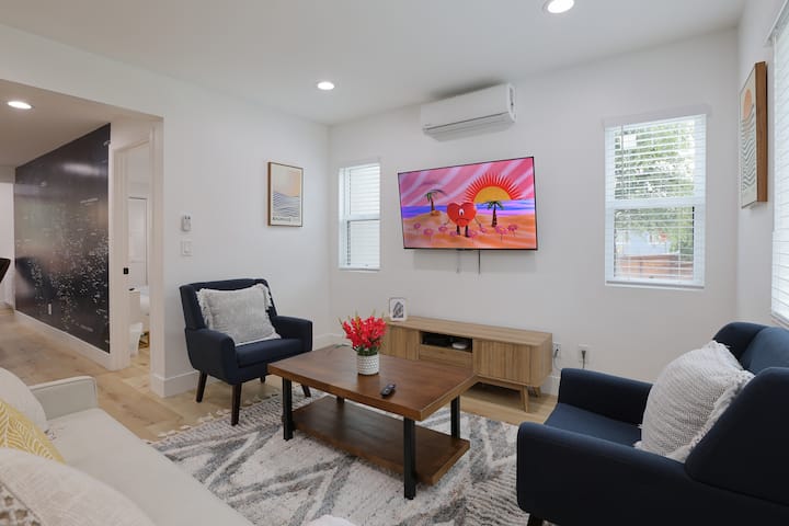 Wanderer's 2b1b Haven - Los Angeles, CA