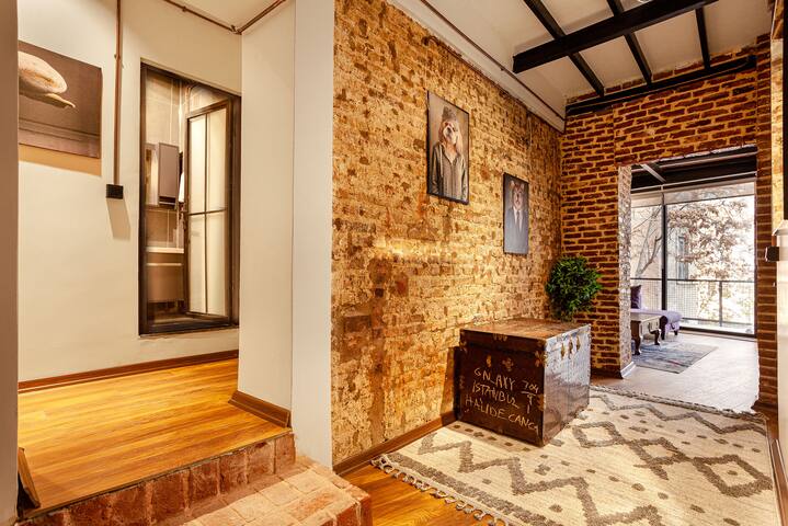 Stylish 4BR/2BA, Bosphorus view gallery image 5