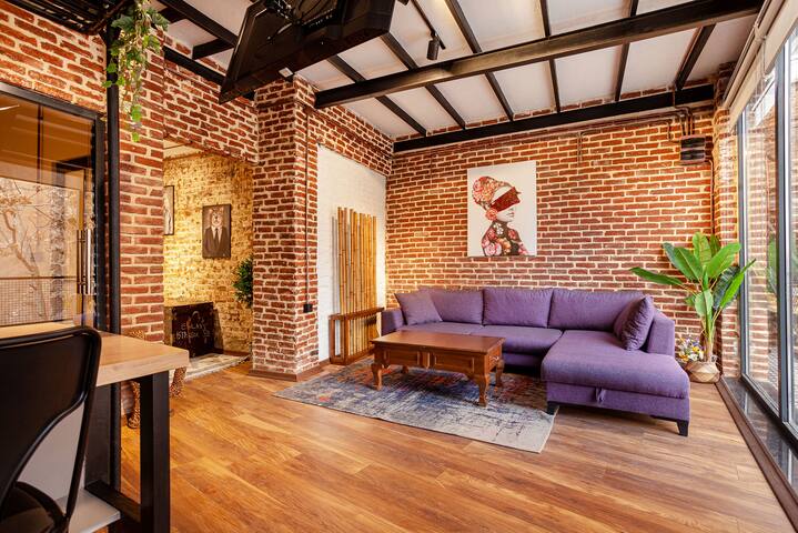 Stylish 4BR/2BA, Bosphorus view gallery image 2