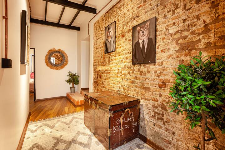 Stylish 4BR/2BA, Bosphorus view gallery image 3