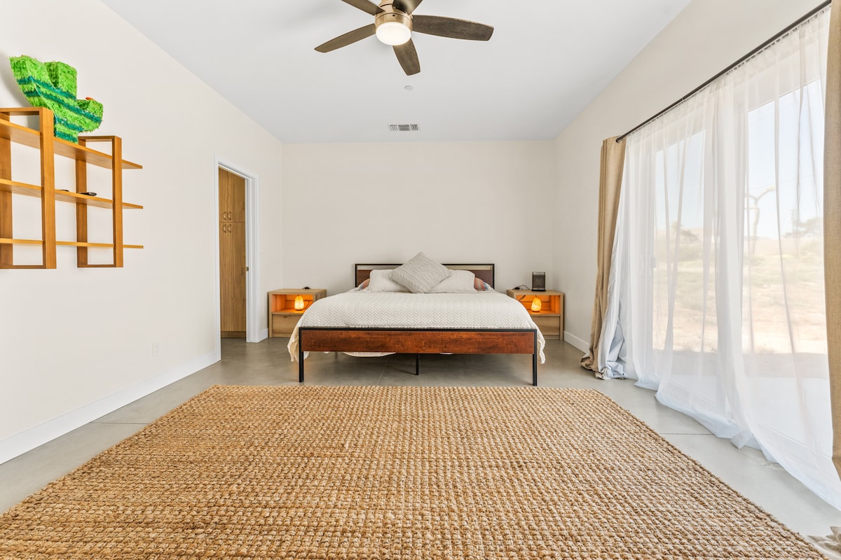 Შეიგრძენით ჰაეროვანი, ძენური ატმოსფერო, რადგან ბუნებრივი სინათლე გხიბლავთ. Განიტვირთეთ, დაიმუხტეთ და იპოვეთ შინაგანი სიმშვიდე.