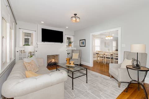 Popular Airbnb listing: Elegant 3BR/2BA with King Suite & Coffee Bar in Madisonville