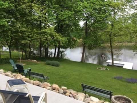 Pearl Street on the Boyne River
