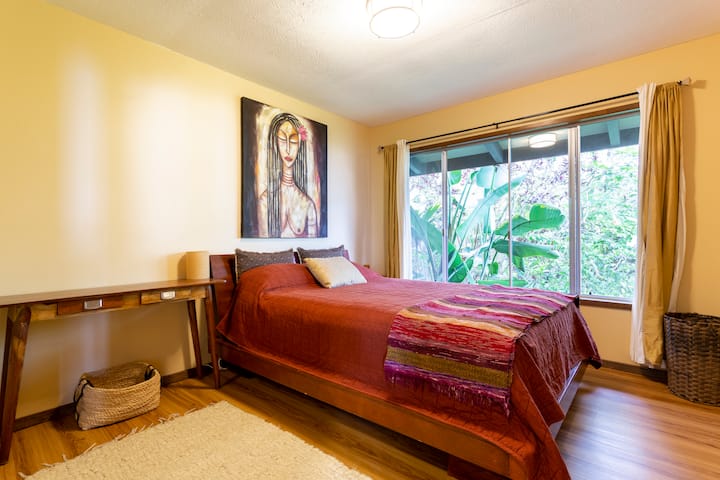 Front bedroom with great window and natural light. 