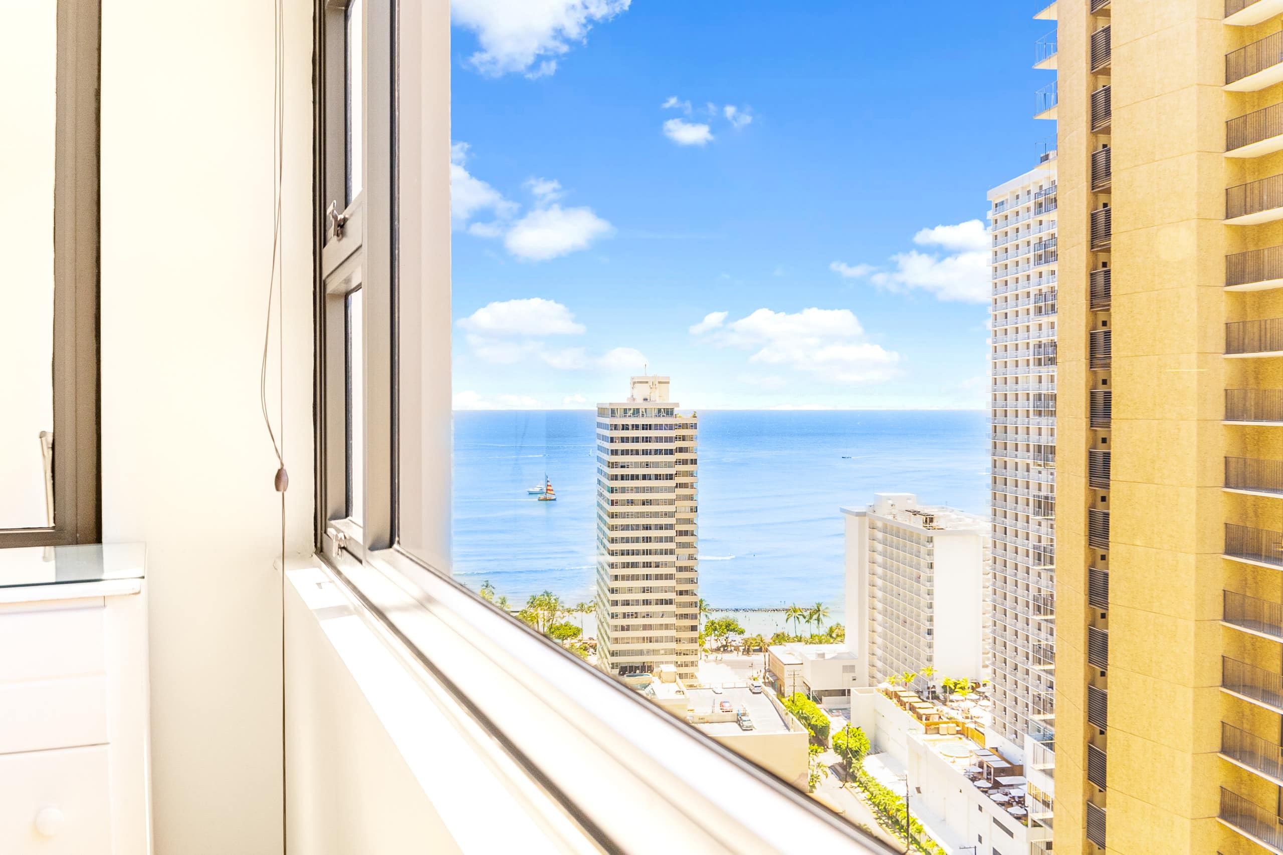 Condo in Honolulu · ★4.89 · 1 bedroom · 2 beds · 1 private bath - Image 21