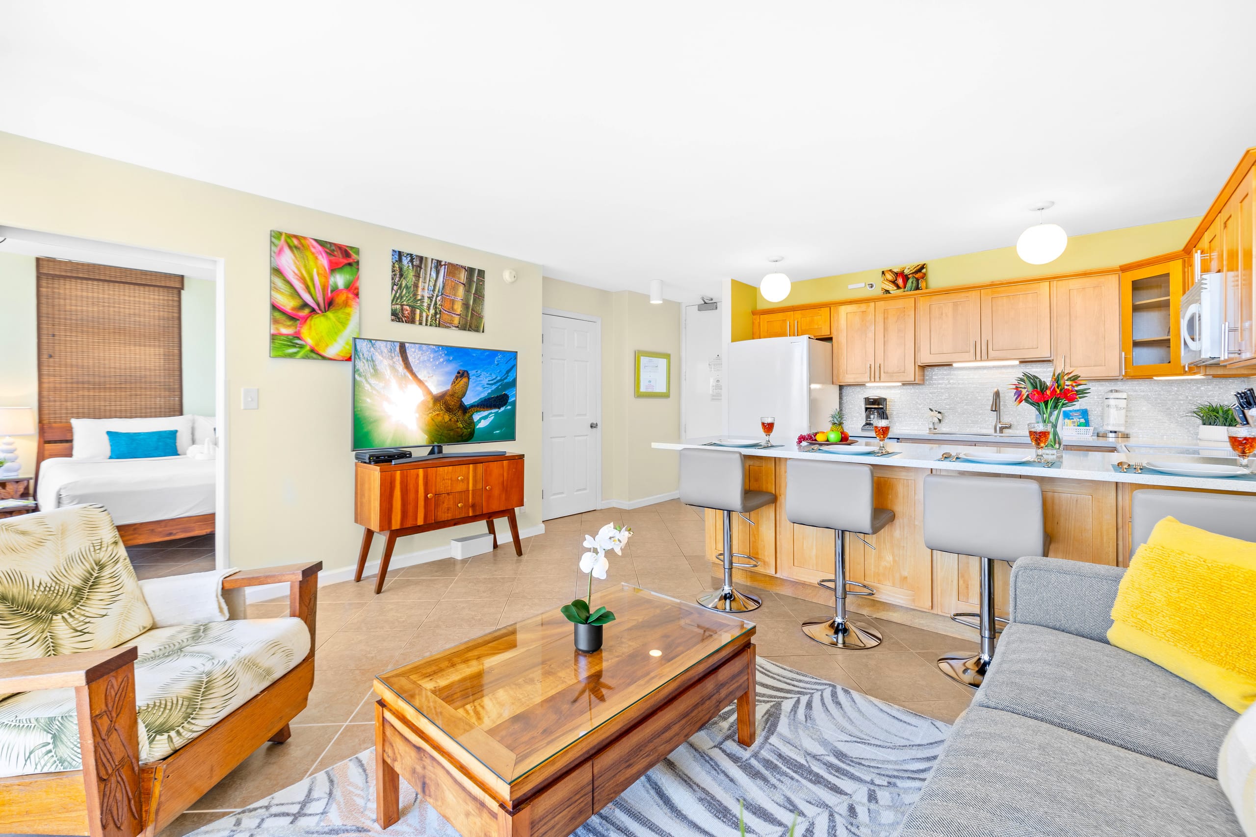 Condo in Honolulu · ★4.89 · 1 bedroom · 2 beds · 1 private bath - Image 2