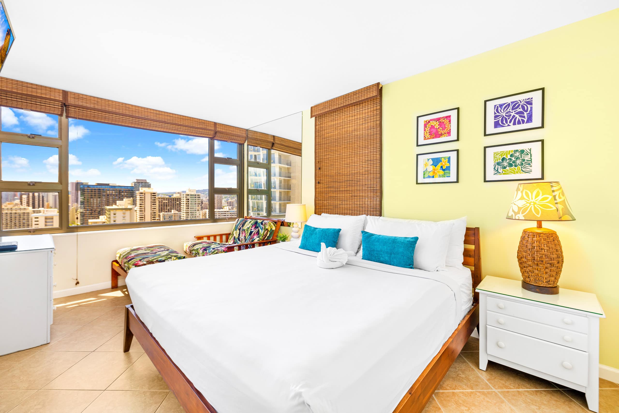 Condo in Honolulu · ★4.89 · 1 bedroom · 2 beds · 1 private bath - Image 11