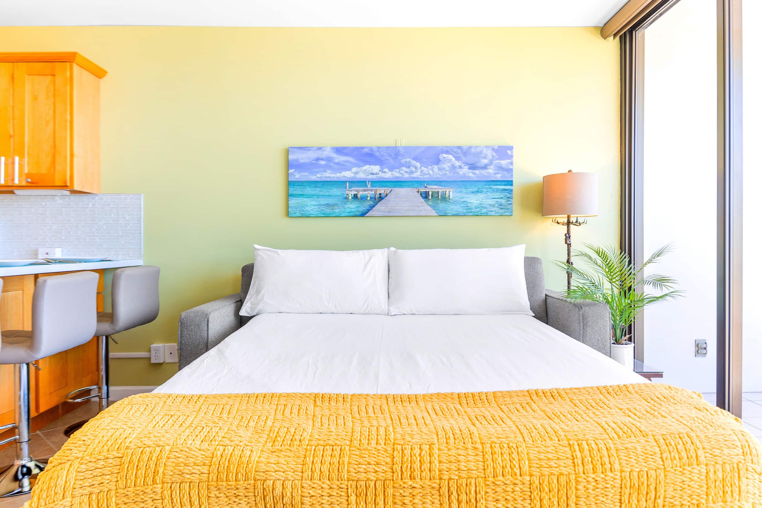 Condo in Honolulu · ★4.89 · 1 bedroom · 2 beds · 1 private bath - Image 12