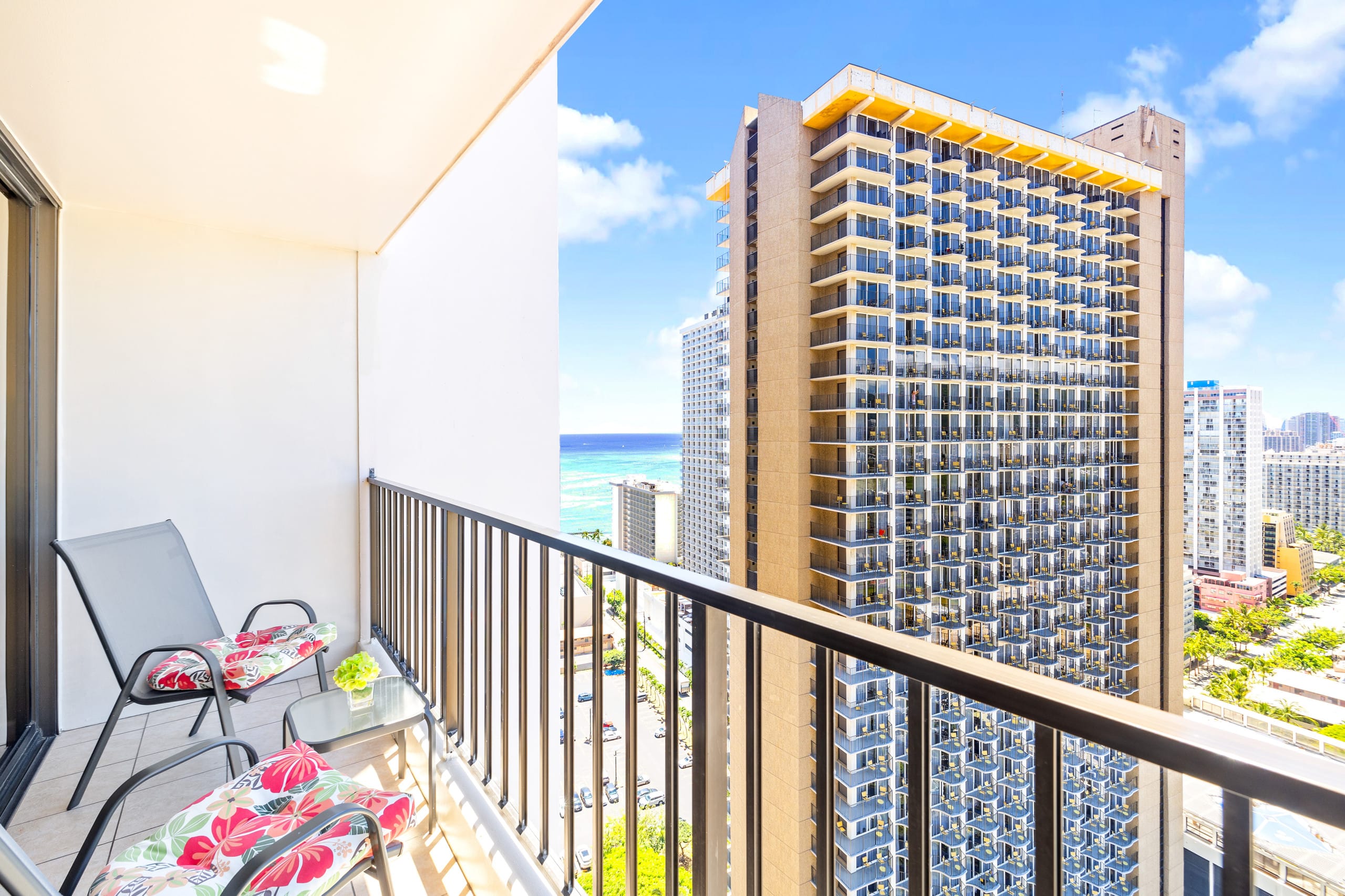 Condo in Honolulu · ★4.89 · 1 bedroom · 2 beds · 1 private bath - Image 25