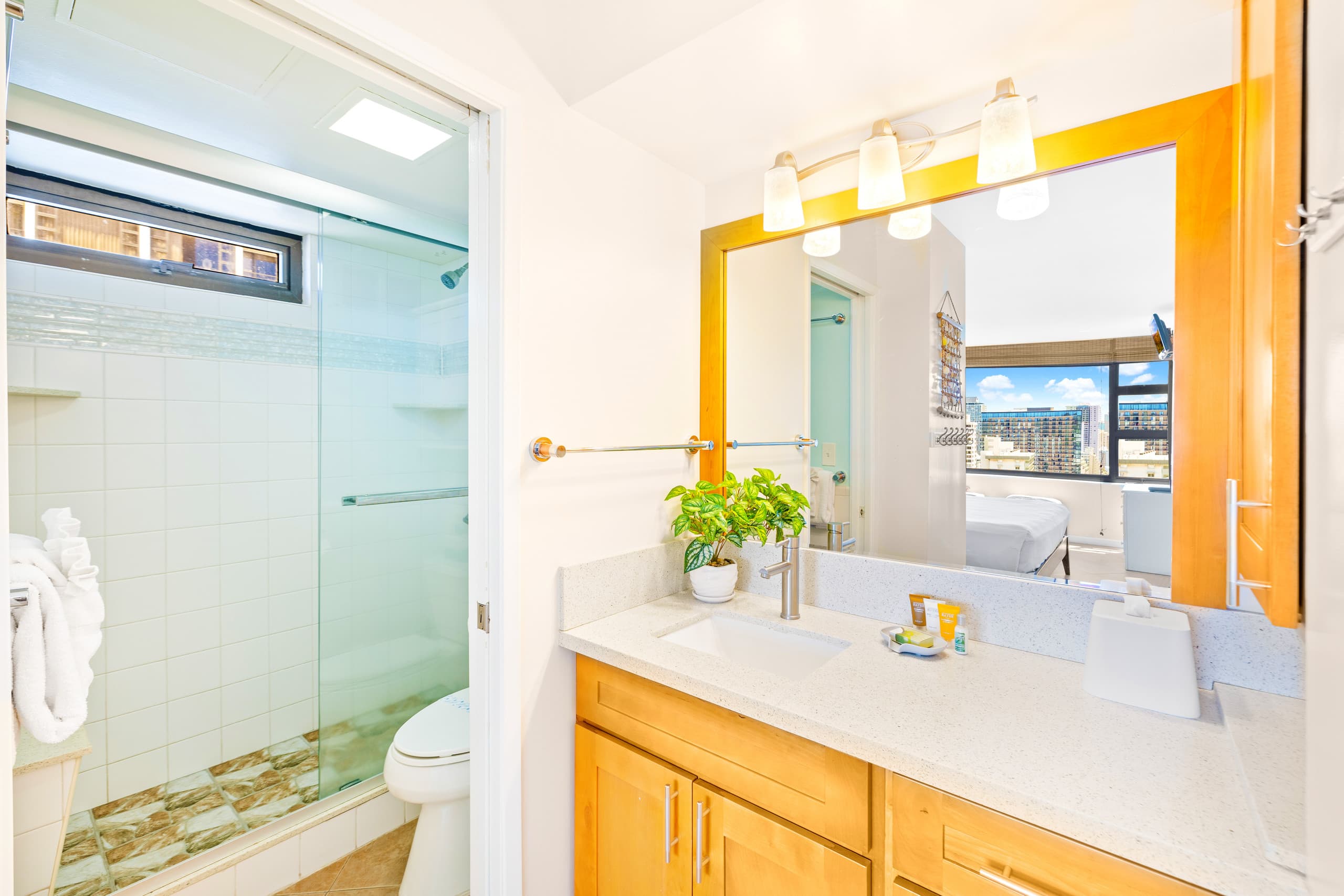 Condo in Honolulu · ★4.89 · 1 bedroom · 2 beds · 1 private bath - Image 17
