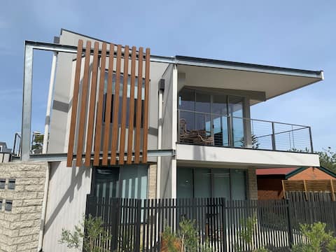 Top performing Airbnb: Teresa Mia Mornington. Amazing. in Mornington