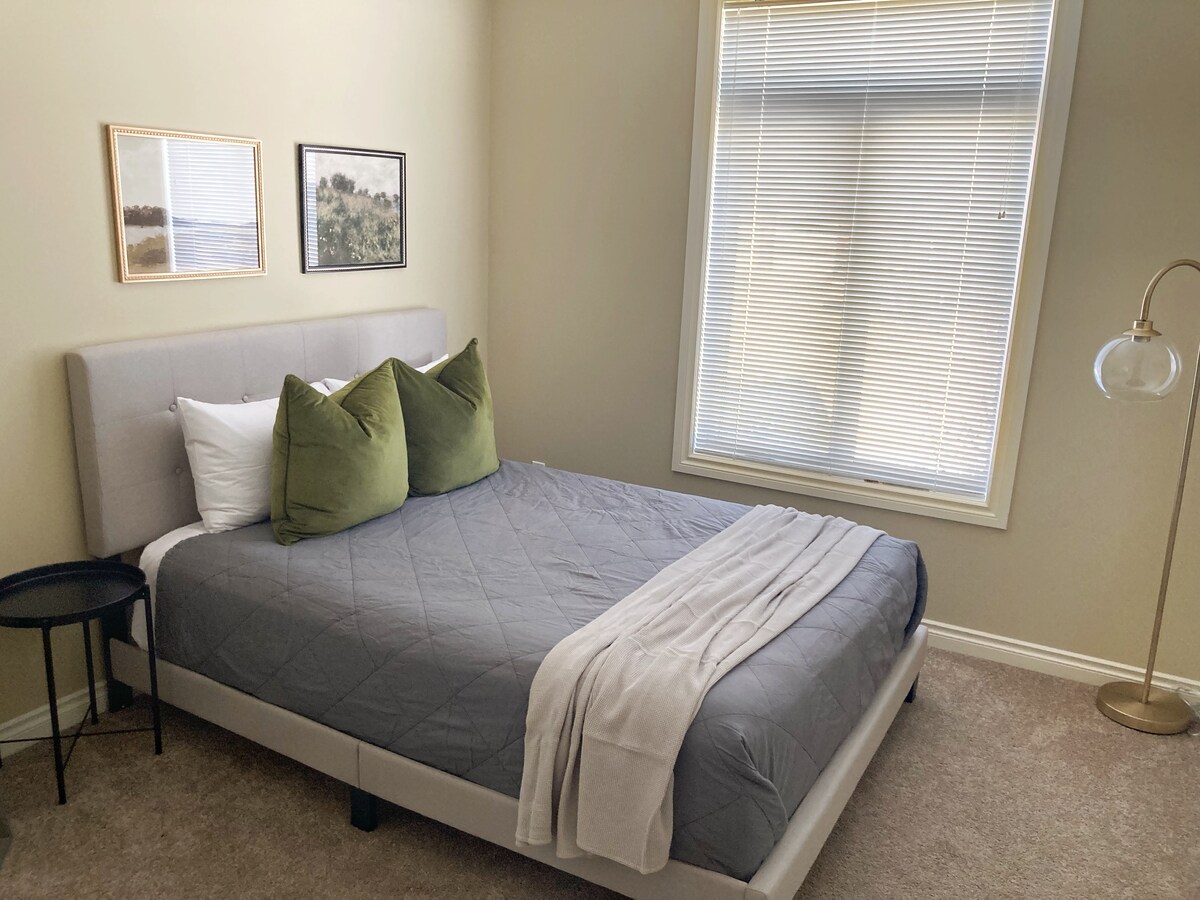 Habitación con colchón Queen.