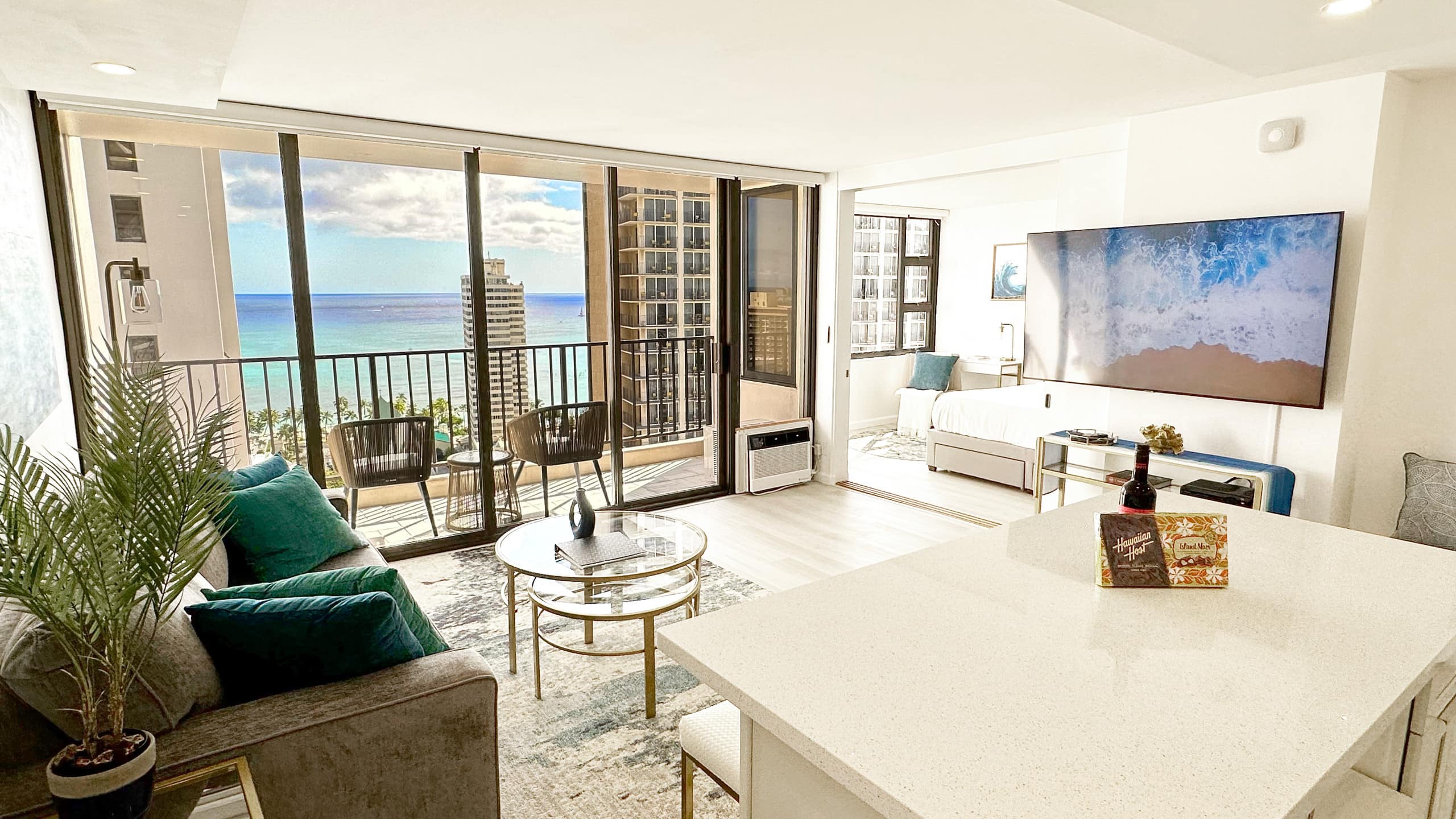 Condo in Honolulu · ★5.0 · 1 bedroom · 2 beds · 1 private bath - Image 4