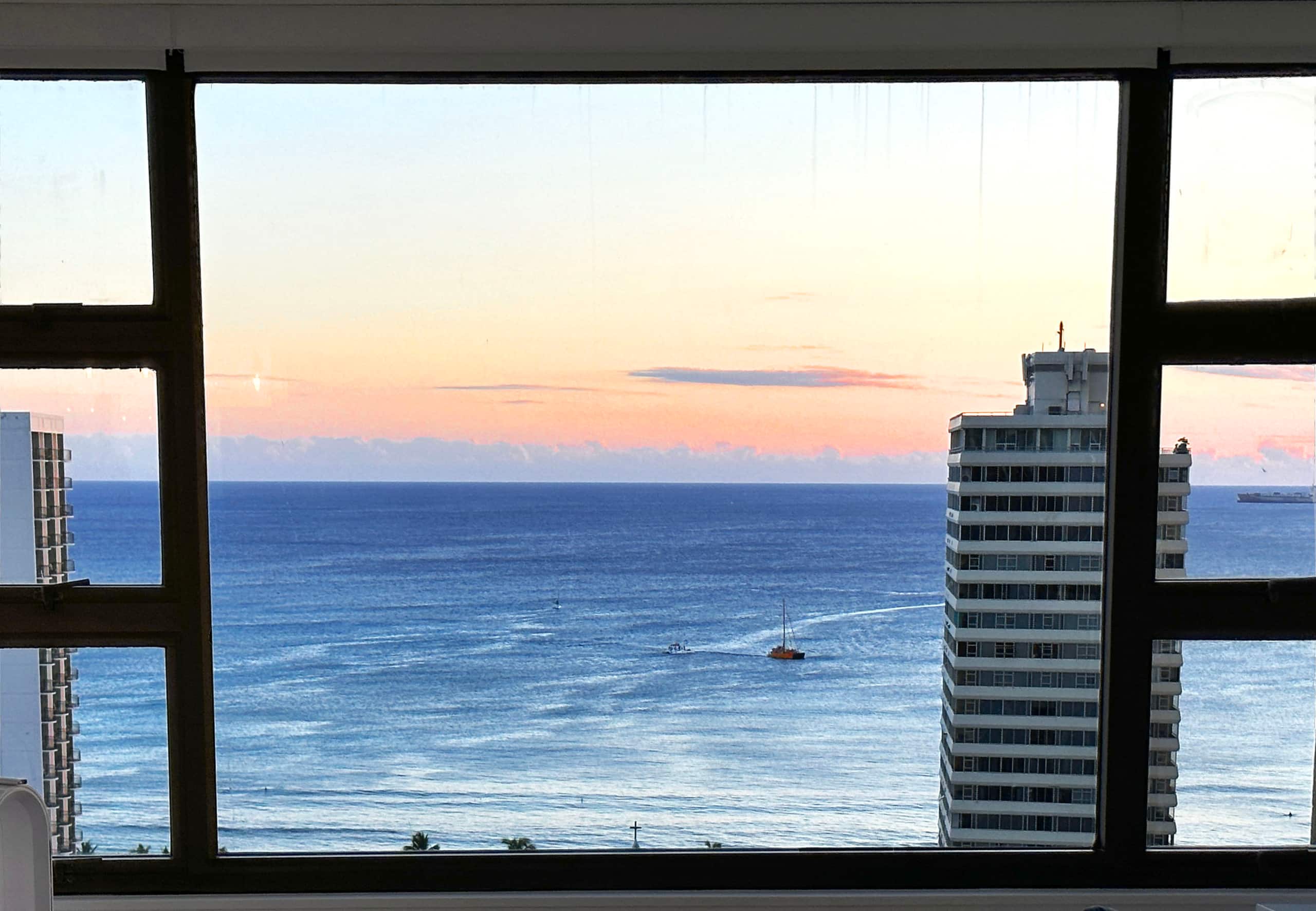 Condo in Honolulu · ★5.0 · 1 bedroom · 2 beds · 1 private bath - Image 1