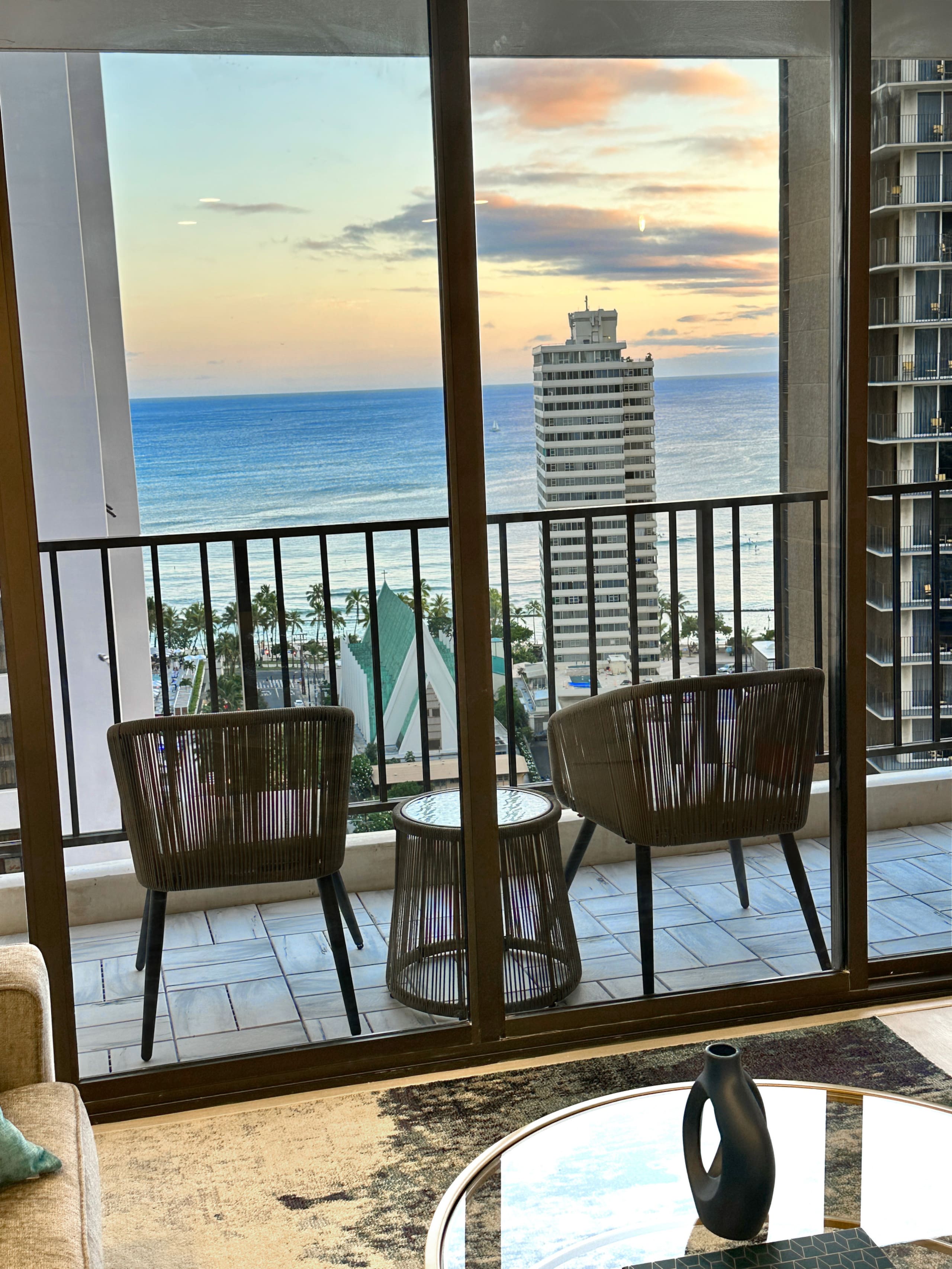 Condo in Honolulu · ★5.0 · 1 bedroom · 2 beds · 1 private bath - Image 37