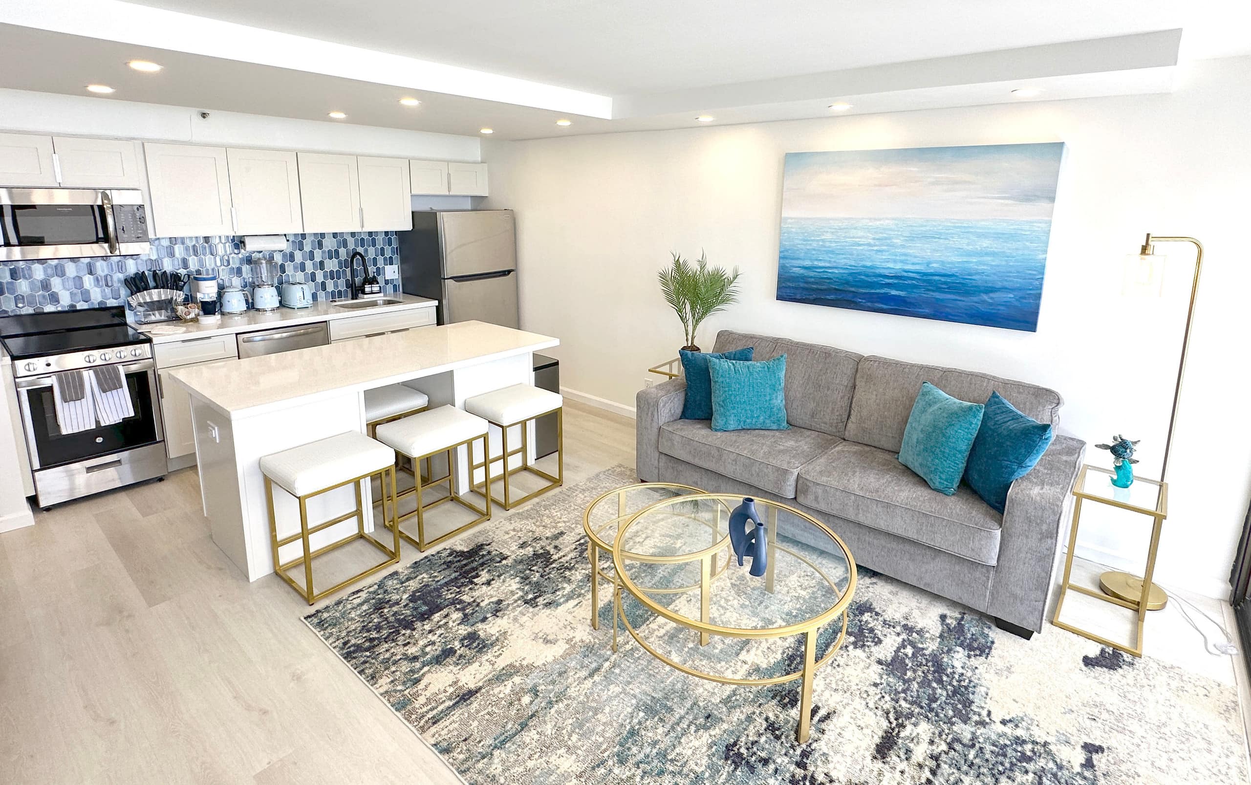 Condo in Honolulu · ★5.0 · 1 bedroom · 2 beds · 1 private bath - Image 3