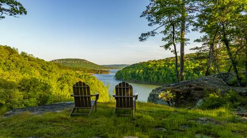 Secluded Peninsula w/ Lake Access and Waterfalls