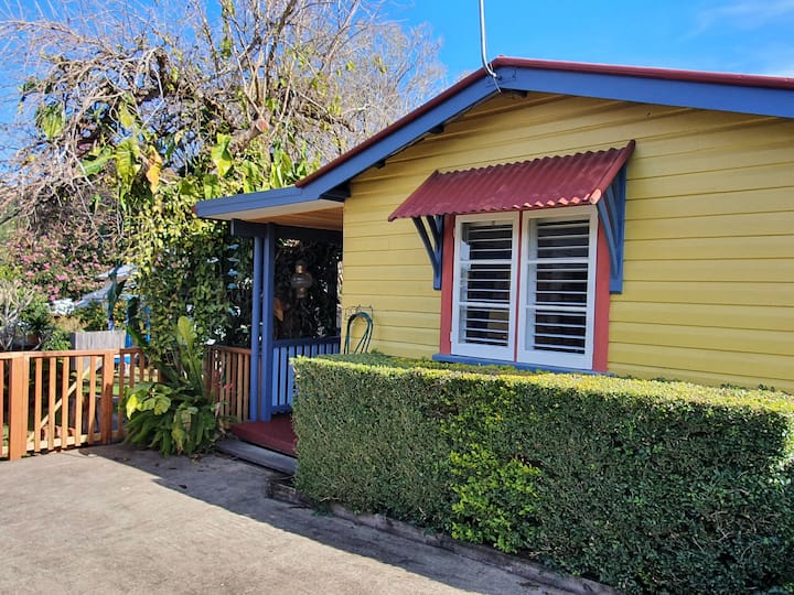 Mulberry Cottage - 2 mins walk to town