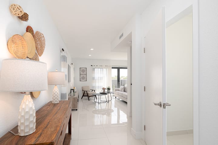 Casa Palmera -3.5BA/4BD - South FL
