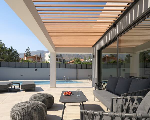 Monti Luxury Villa, with Heated Pool & Hot Tub gallery image 2