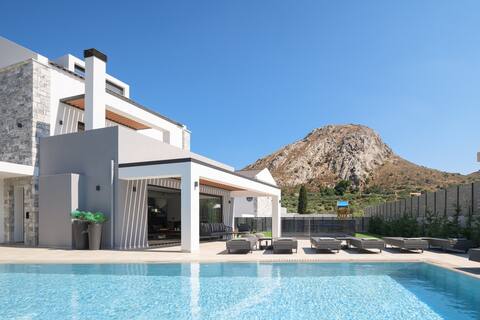 Monti Luxury Villa,Heated Pool & Near SouthBeaches