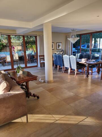 Camps Bay home: Comfortable and Serviced gallery image 4