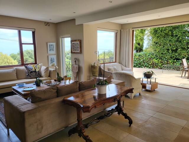 Camps Bay home: Comfortable and Serviced gallery image 3