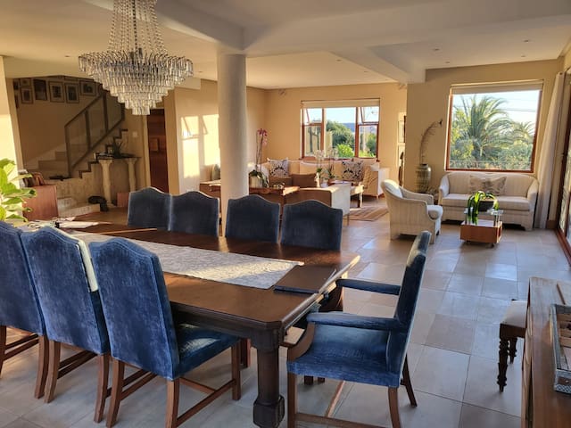 Camps Bay home: Comfortable and Serviced