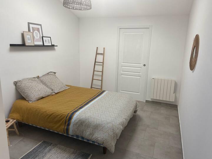 ห้องนอนอยู่ที่ชั้นล่าง