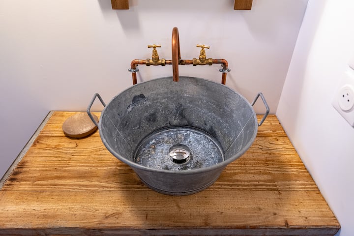 Lavabo atípico del cuarto de baño del dormitorio 3 