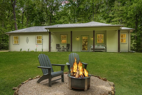 Cozy retreat for 2 in the woods
