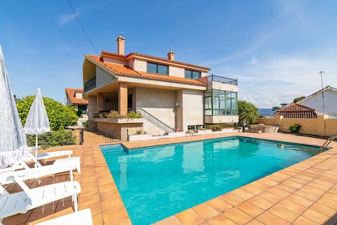 Monteferro, detached penthouse by the sea.