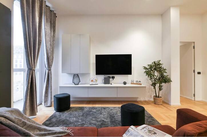 Lusso & Comfort | Milano Centro | Metro 1 min | 6 gallery image 3