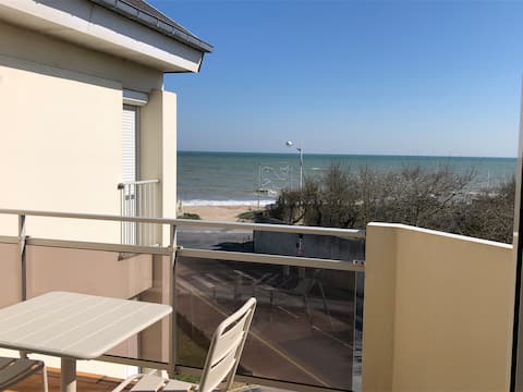 Propriété Airbnb réussie: "Les Goélettes" apartment, sea view, 3-star rating à Luc Sur Mer