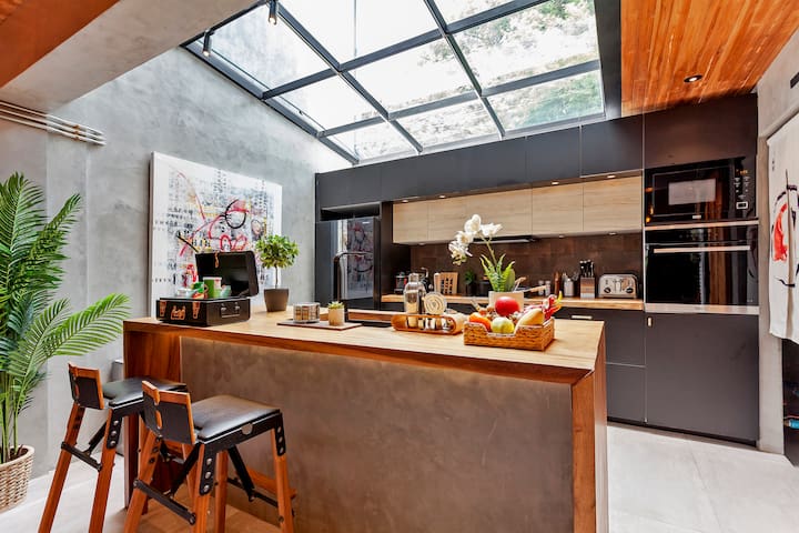 Chic loft gallery image 3