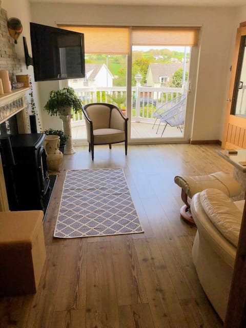 Top performing Airbnb: Casa Maria - 3 shower rooms close to beaches. in Bude Stratton