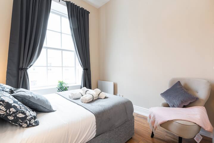 Two bed apt in georgian Street gallery image 2