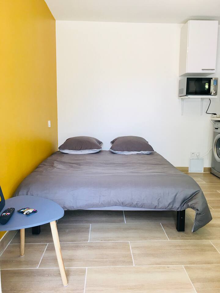 Le canapé lit BZ en 140x190 et son matelas confort Bultex vous offriront un vrai sommeil de qualité.