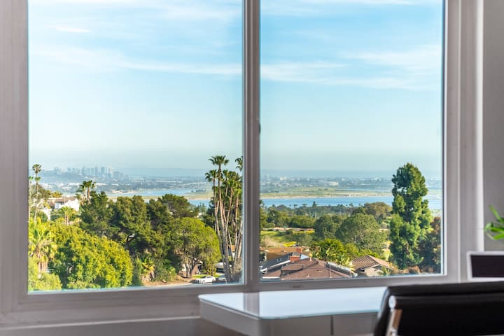Remodeled Estate, City/Bay View, Fireworks,Jacuzzi gallery image 2