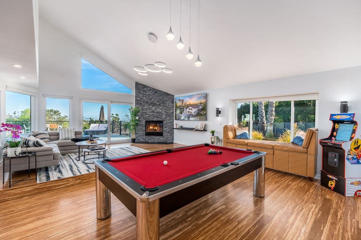 Remodeled Estate, City/Bay View, Fireworks,Jacuzzi