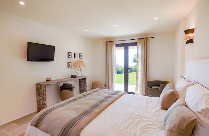 Спалня 3 с 
изглед към морето
Дрешник, градинска тераса

Спалня 3 с
изглед към морето
Съблекалня, градинска тераса